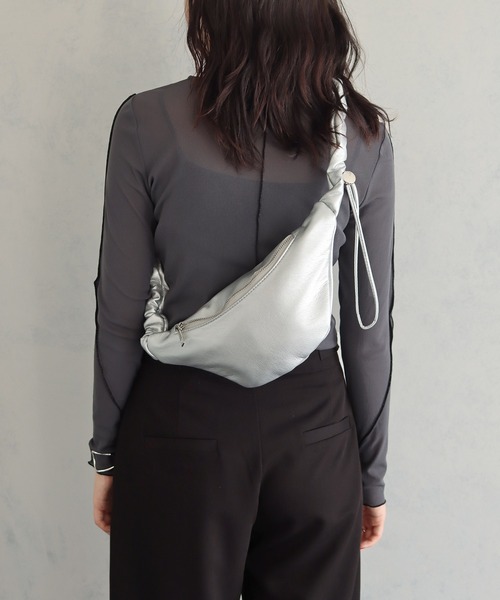 cheriella（シェリエラ）の「【cheriella】2WAYドロストショルダーバッグ 2-WAY DRAWSTRING SHOULDER BAG（ハンドバッグ・レディース・シルバー/ブラック/アイボリー・ONESIZE）」の12枚目の写真