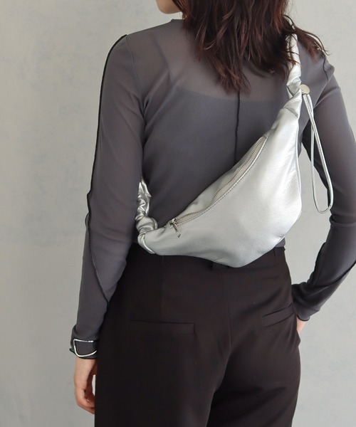 cheriella（シェリエラ）の「【cheriella】2WAYドロストショルダーバッグ 2-WAY DRAWSTRING SHOULDER BAG（ハンドバッグ・レディース・シルバー/ブラック/アイボリー・ONESIZE）」の13枚目の写真