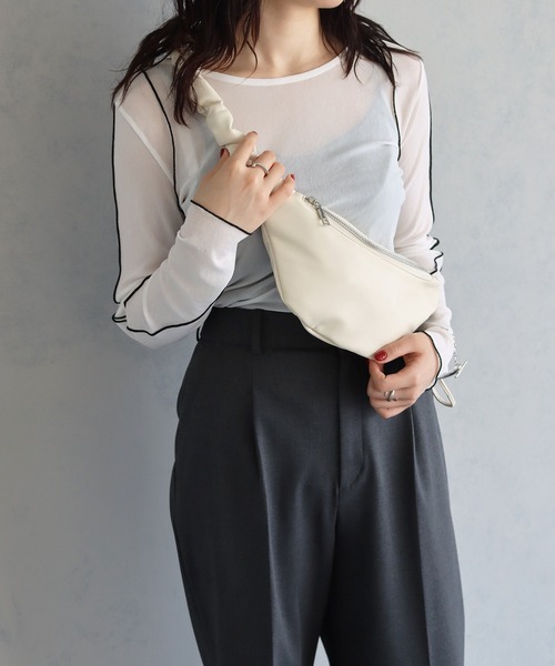 cheriella（シェリエラ）の「【cheriella】2WAYドロストショルダーバッグ 2-WAY DRAWSTRING SHOULDER BAG（ハンドバッグ・レディース・シルバー/ブラック/アイボリー・ONESIZE）」の6枚目の写真