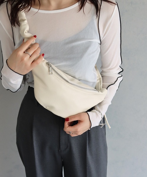 cheriella（シェリエラ）の「【cheriella】2WAYドロストショルダーバッグ 2-WAY DRAWSTRING SHOULDER BAG（ハンドバッグ・レディース・シルバー/ブラック/アイボリー・ONESIZE）」の7枚目の写真