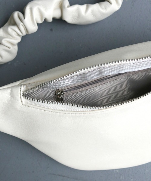 cheriella（シェリエラ）の「【cheriella】2WAYドロストショルダーバッグ 2-WAY DRAWSTRING SHOULDER BAG（ハンドバッグ・レディース・シルバー/ブラック/アイボリー・ONESIZE）」の22枚目の写真