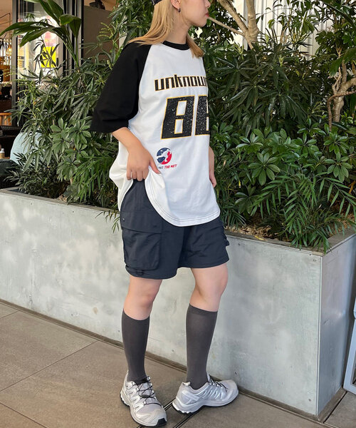 CIAOPANIC（チャオパニック）の「【ユニセックス】ホッケーグラフィックラグランTEE（Tシャツ/カットソー・レディース・レッド/ブラック/ネイビー・FREE）」の5枚目の写真