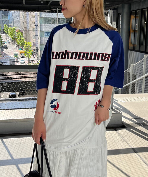 CIAOPANIC（チャオパニック）の「【ユニセックス】ホッケーグラフィックラグランTEE（Tシャツ/カットソー・レディース・レッド/ブラック/ネイビー・FREE）」の6枚目の写真