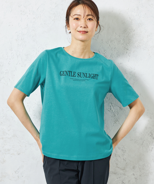 A/C DESIGN BY ALPHA CUBIC(エーシーデザインバイアルファキュービック)の「【UVカット・近赤外線カット】ロゴプリントTシャツ(Tシャツ/カットソー・レディース・オフホワイト/グリーン/ライトグレー・LL/L/M)」の4枚目の写真