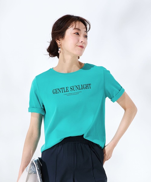 A/C DESIGN BY ALPHA CUBIC(エーシーデザインバイアルファキュービック)の「【UVカット・近赤外線カット】ロゴプリントTシャツ(Tシャツ/カットソー・レディース・オフホワイト/グリーン/ライトグレー・LL/L/M)」の2枚目の写真