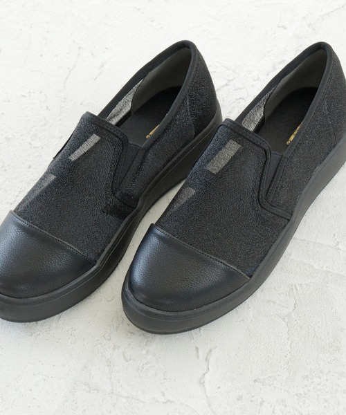 Feee(SHOES)(フィー)の「【軽量】メッシュ グリッター素材のスリッポンスニーカー/Feee(スリッポン・レディース・ブラック/シルバー・22.5cm/24.5cm/24.0cm/23.5cm/23.0cm)」の3枚目の写真