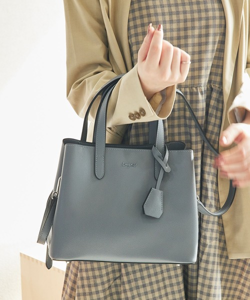 Ungrid（アングリッド）の「【Ungrid/アングリッド】カラーロゴ金具　キーハウス付き両アオリポケットハンドバッグ　ショルダーストラップ付（ハンドバッグ・レディース・グレイッシュベージュ/ブラック/アイボリー/グレー/ブルーグレー・FREE）」の12枚目の写真