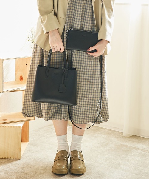 Ungrid（アングリッド）の「【Ungrid/アングリッド】カラーロゴ金具　キーハウス付き両アオリポケットハンドバッグ　ショルダーストラップ付（ハンドバッグ・レディース・グレイッシュベージュ/ブラック/アイボリー/グレー/ブルーグレー・FREE）」の16枚目の写真