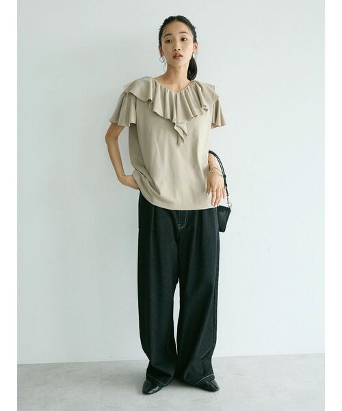 CRAFT STANDARD BOUTIQUE(クラフトスタンダードブティック)の「フリルデザインTee(Tシャツ/カットソー・レディース・グレイッシュベージュ/ブラック/オフホワイト・FREE)」の11枚目の写真