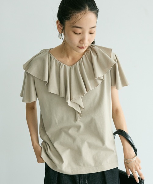 CRAFT STANDARD BOUTIQUE(クラフトスタンダードブティック)の「フリルデザインTee(Tシャツ/カットソー・レディース・グレイッシュベージュ/ブラック/オフホワイト・FREE)」の3枚目の写真