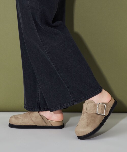 CITEN(シテン)の「<CITEN> スウェードライク ビッグバックル サボ(サンダル・レディース・ベージュ/ブラック・S/M/L)」の6枚目の写真