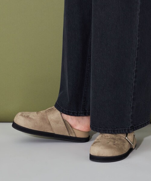 CITEN(シテン)の「<CITEN> スウェードライク ビッグバックル サボ(サンダル・レディース・ベージュ/ブラック・S/M/L)」の3枚目の写真