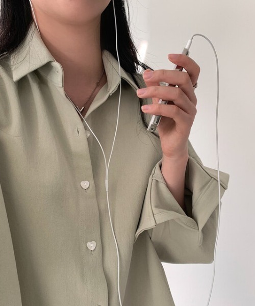 Mela(メラ)の「HEART BUTTON BIG SHIRTS(シャツ/ブラウス・レディース・グリーン/ピンク/ホワイト/ネイビー・FREE)」の13枚目の写真
