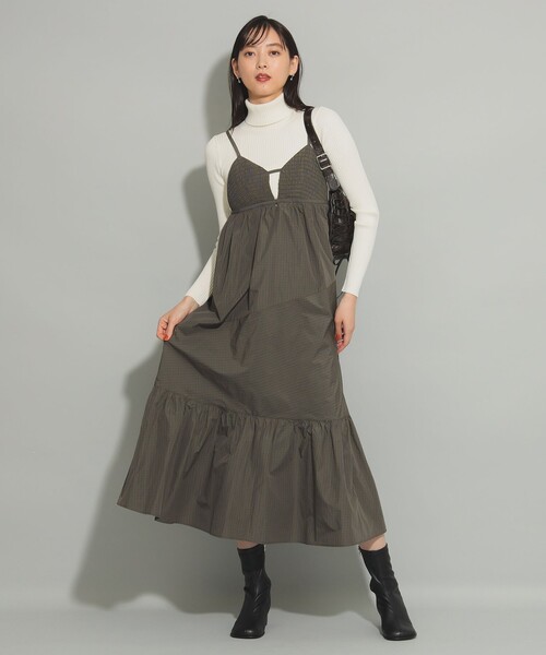 Ray BEAMS(レイビームス)の「チェック ティアード キャミ ワンピース(ワンピース・レディース・ブラック/オリーブ・ONE SIZE)」の2枚目の写真