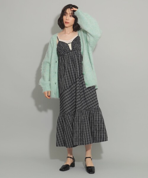 Ray BEAMS(レイビームス)の「チェック ティアード キャミ ワンピース(ワンピース・レディース・ブラック/オリーブ・ONE SIZE)」の4枚目の写真