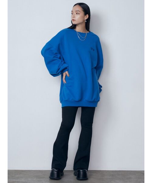 EMODA(エモダ)の「【WEB限定】オーバールーズロゴプルオーバー(スウェット・レディース・ブラック/グレー/ブルー/レッド・FREE)」の7枚目の写真