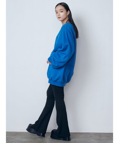 EMODA(エモダ)の「【WEB限定】オーバールーズロゴプルオーバー(スウェット・レディース・ブラック/グレー/ブルー/レッド・FREE)」の8枚目の写真