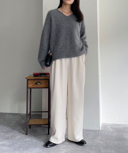 fredy emue（フレディエミュ）の「シルキーウォームセミワイドイージーパンツ（その他パンツ・レディース・チャコールグレー/オフホワイト/ブラック/サックスブルー・38/36）」の5枚目の写真
