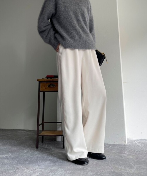 fredy emue（フレディエミュ）の「シルキーウォームセミワイドイージーパンツ（その他パンツ・レディース・チャコールグレー/オフホワイト/ブラック/サックスブルー・38/36）」の9枚目の写真