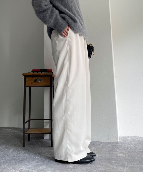 fredy emue（フレディエミュ）の「シルキーウォームセミワイドイージーパンツ（その他パンツ・レディース・チャコールグレー/オフホワイト/ブラック/サックスブルー・38/36）」の10枚目の写真