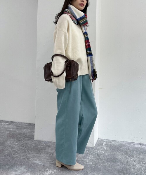 fredy emue（フレディエミュ）の「シルキーウォームセミワイドイージーパンツ（その他パンツ・レディース・チャコールグレー/オフホワイト/ブラック/サックスブルー・38/36）」の15枚目の写真