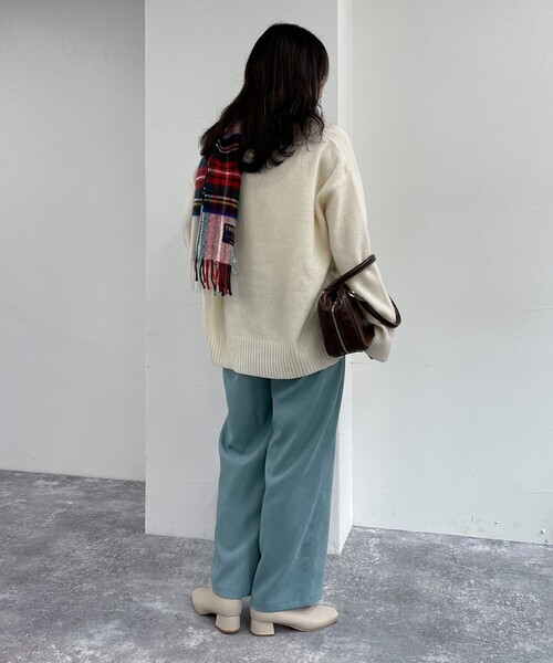 fredy emue（フレディエミュ）の「シルキーウォームセミワイドイージーパンツ（その他パンツ・レディース・チャコールグレー/オフホワイト/ブラック/サックスブルー・38/36）」の16枚目の写真