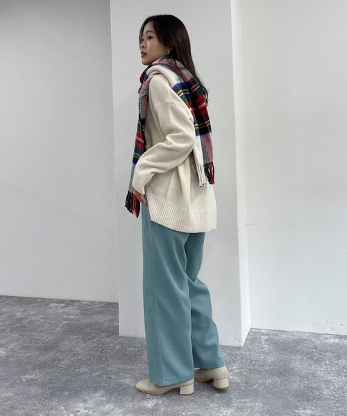 fredy emue（フレディエミュ）の「シルキーウォームセミワイドイージーパンツ（その他パンツ・レディース・チャコールグレー/オフホワイト/ブラック/サックスブルー・38/36）」の17枚目の写真