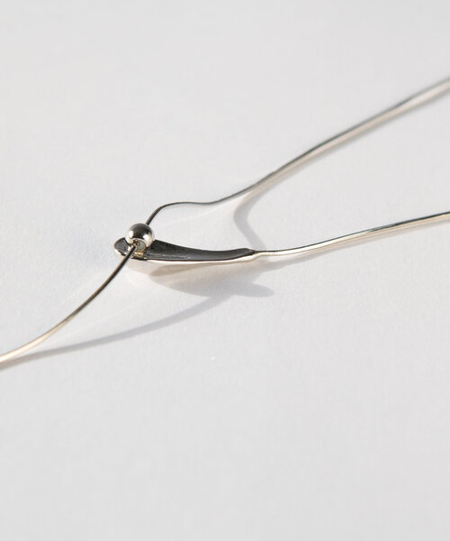 un dix cors（アンディコール）の「Y字スネークスライドネックレス（ネックレス・レディース・シルバー/ゴールド・FREE）」の5枚目の写真