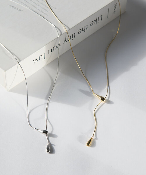 un dix cors（アンディコール）の「Y字スネークスライドネックレス（ネックレス・レディース・シルバー/ゴールド・FREE）」の7枚目の写真