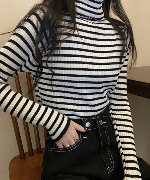 MILAE(ミレ)の「ボーダー柄裏起毛タートルネックニットトップス(ニット/セーター・レディース・ベージュ/イエロー/ホワイト/ブラウン/グリーン/グレー・FREE)」の2枚目の写真
