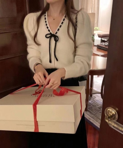 WEGO（ウィゴー）の「WEGO/ステッチリボンショートパフスリーブニット（ニット/セーター・レディース・パープル/レッド/ホワイト/ブラック・FREE）」の2枚目の写真