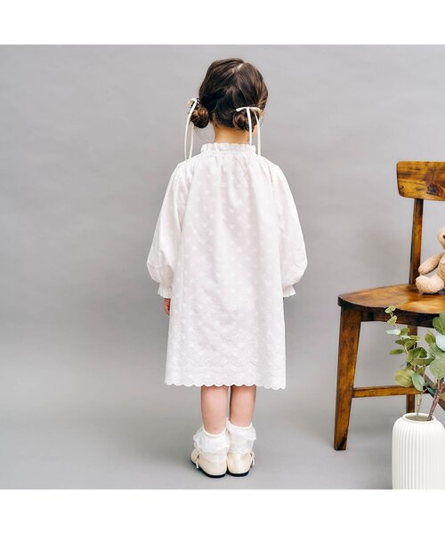 apres les cours(アプレレクール)の「tinybear フォーマル刺繍ワンピース(ワンピース・キッズ・オフホワイト・90/100/110/120)」の3枚目の写真