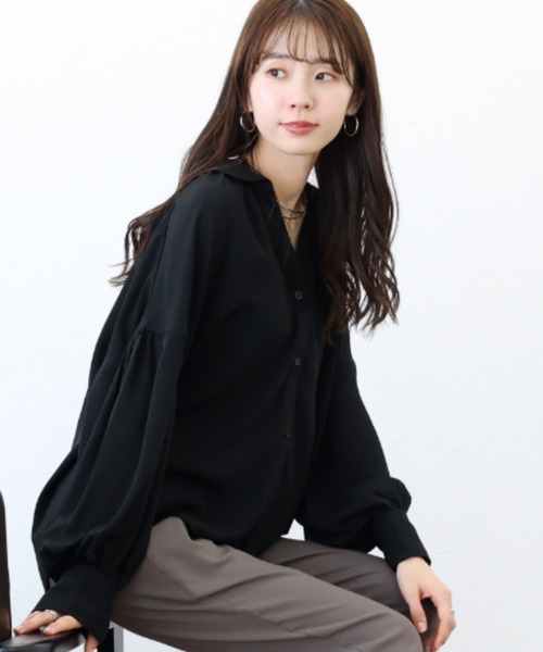 Aletta vita(アレッタビータ)の「前開きスキッパーブラウス(シャツ/ブラウス・レディース・ブラック/オフホワイト/チャコール・FREE)」の1枚目の写真