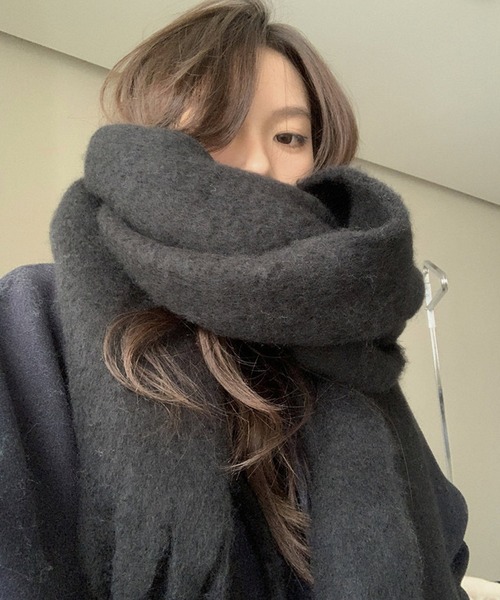 shopnikoniko(ショップニコニコ)の「マフラー 大判 フリンジ ボリュームマフラー(マフラー・レディース・ピンク/グリーン/ベージュ/ブルー/ライトブルー/ブラック/ホワイト・フリー)」の3枚目の写真