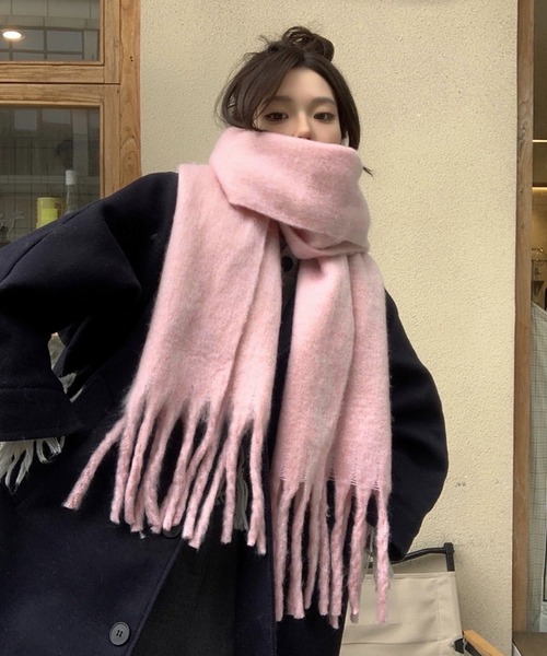 shopnikoniko(ショップニコニコ)の「マフラー 大判 フリンジ ボリュームマフラー(マフラー・レディース・ピンク/グリーン/ベージュ/ブルー/ライトブルー/ブラック/ホワイト・フリー)」の8枚目の写真