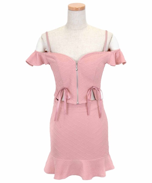 Tika(ティカ)の「キャバドレス セットアップ ミニ タイト 肩あき フロントジップ リボン ストレッチ 裾フリルドレス(ドレス・レディース・アイボリー/ピンク/レッド・LARGE/MEDIUM/SMALL/X-LARGE)」の12枚目の写真