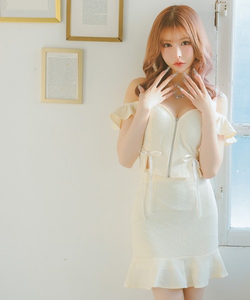 Tika(ティカ)の「キャバドレス セットアップ ミニ タイト 肩あき フロントジップ リボン ストレッチ 裾フリルドレス(ドレス・レディース・アイボリー/ピンク/レッド・LARGE/MEDIUM/SMALL/X-LARGE)」の5枚目の写真