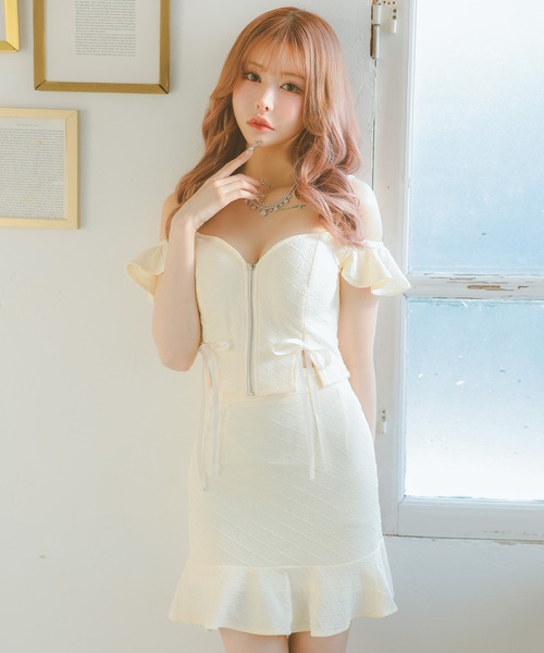Tika(ティカ)の「キャバドレス セットアップ ミニ タイト 肩あき フロントジップ リボン ストレッチ 裾フリルドレス(ドレス・レディース・アイボリー/ピンク/レッド・LARGE/MEDIUM/SMALL/X-LARGE)」の6枚目の写真