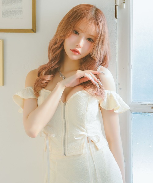 Tika(ティカ)の「キャバドレス セットアップ ミニ タイト 肩あき フロントジップ リボン ストレッチ 裾フリルドレス(ドレス・レディース・アイボリー/ピンク/レッド・LARGE/MEDIUM/SMALL/X-LARGE)」の7枚目の写真