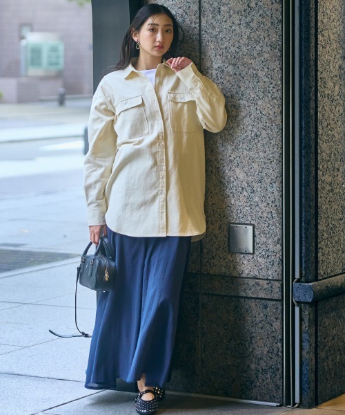 slattgir(スラットジール)の「高身長 デニムシャツ(トールサイズ)Essenave(シャツ/ブラウス・レディース・キナリ/ブルー系/ブラック/ネイビー・TM/TL/TLL/T3L/T4L/T5L)」の7枚目の写真