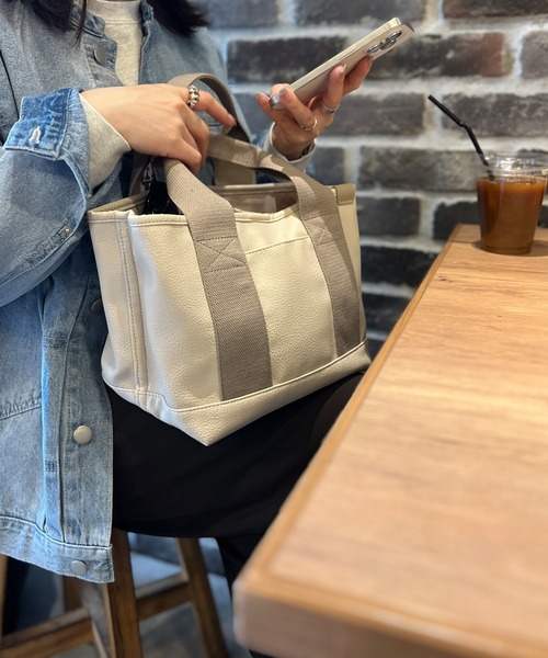 LBC（エルビーシー）の「仕切り持ち手ミニトートバッグ（トートバッグ・レディース・その他/ブルー/イエロー/シルバー/ベージュ/ブラック/オレンジ/グレイッシュベージュ/カーキ/ラベンダー/ライトブルー/ゴールド・FREE）」の3枚目の写真