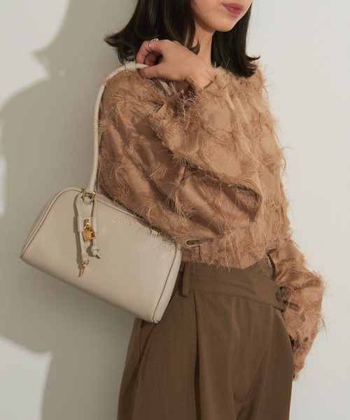 CHRISTIAN VILLA(クリスチャンヴィラ)の「【CHRISTIAN VILLA】ロングハンドル ボストンバッグ PEGGY 6228(ボストンバッグ・レディース・グレイッシュベージュ/ライトグレー/ブラック・FREE)」の1枚目の写真