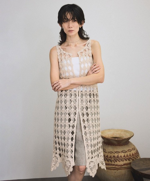 SALON adam et rope'（サロン アダム エ ロペ）の「クロシェニットワンピース（ワンピース・レディース・ブラック/キナリ・FREE）」の6枚目の写真