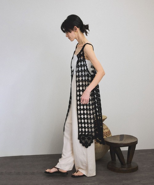 SALON adam et rope'（サロン アダム エ ロペ）の「クロシェニットワンピース（ワンピース・レディース・ブラック/キナリ・FREE）」の7枚目の写真