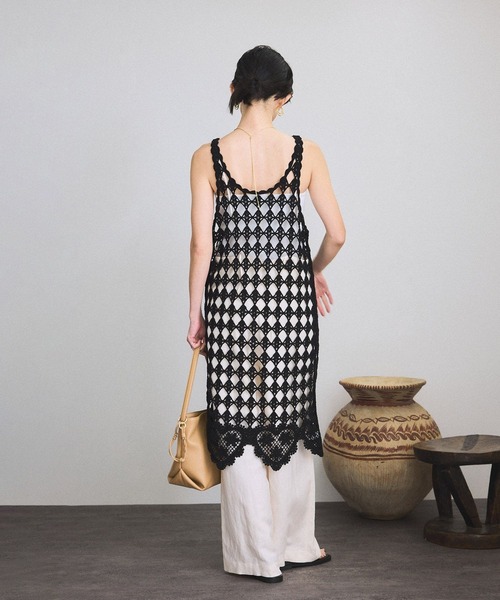 SALON adam et rope'（サロン アダム エ ロペ）の「クロシェニットワンピース（ワンピース・レディース・ブラック/キナリ・FREE）」の11枚目の写真