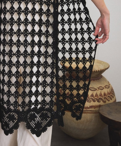 SALON adam et rope'（サロン アダム エ ロペ）の「クロシェニットワンピース（ワンピース・レディース・ブラック/キナリ・FREE）」の14枚目の写真