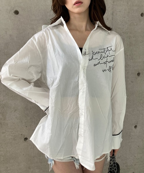 GLAMOROUS JANE(グラマラスジェーン)の「ロゴプリントバックスリットオーバーサイズシャツ(シャツ/ブラウス・レディース・グレー/ホワイト・FREE)」の6枚目の写真