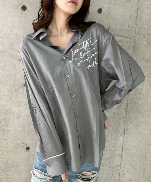 GLAMOROUS JANE(グラマラスジェーン)の「ロゴプリントバックスリットオーバーサイズシャツ(シャツ/ブラウス・レディース・グレー/ホワイト・FREE)」の10枚目の写真