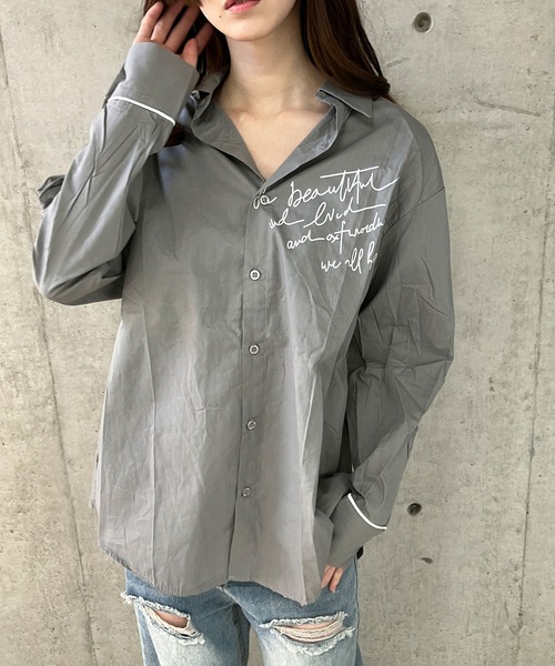 GLAMOROUS JANE(グラマラスジェーン)の「ロゴプリントバックスリットオーバーサイズシャツ(シャツ/ブラウス・レディース・グレー/ホワイト・FREE)」の12枚目の写真