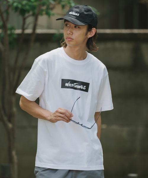 WILD THINGS（ワイルドシングス）の「WILD THINGS/ワイルドシングス BOX LOGO TEE クルーネック 半袖Tシャツ ボックスロゴ（Tシャツ/カットソー・メンズ・ホワイト/ブラック・M/L/XL）」の2枚目の写真